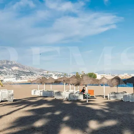 Retreat With Balcony, Steps To Rems Daire