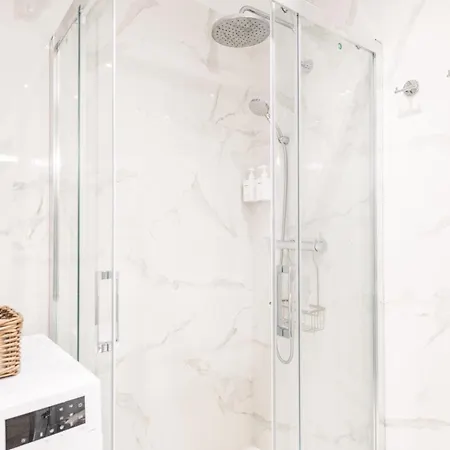 Retreat With Balcony, Steps To Rems