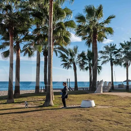 Retreat With Balcony, Steps To Rems Apartment Fuengirola