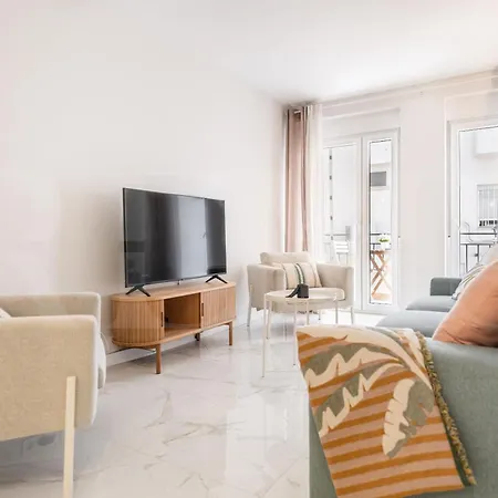 Retreat With Balcony, Steps To Rems Apartment Fuengirola