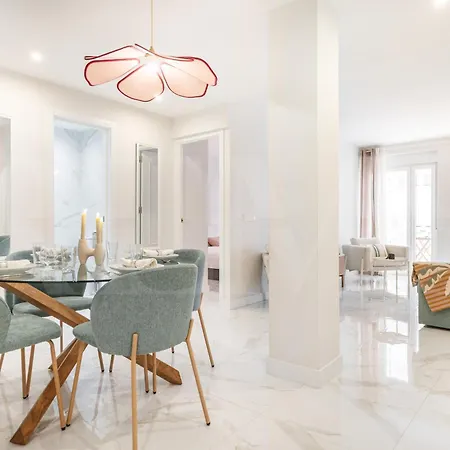 Retreat With Balcony, Steps To Rems Apartment Fuengirola