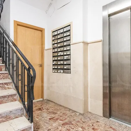 Retreat With Balcony, Steps To Rems Apartment Fuengirola