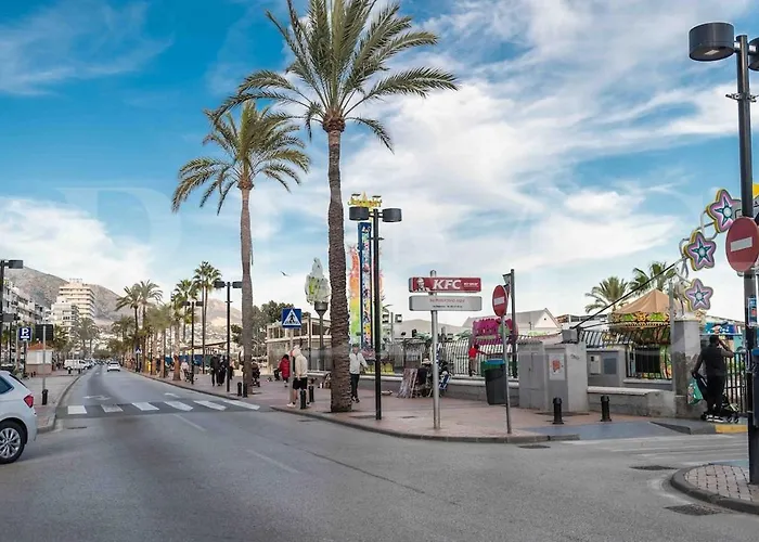 Apartment Retreat With Balcony, Steps To Rems Fuengirola