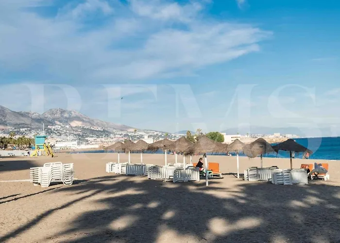 Retreat With Balcony, Steps To Rems Apartment