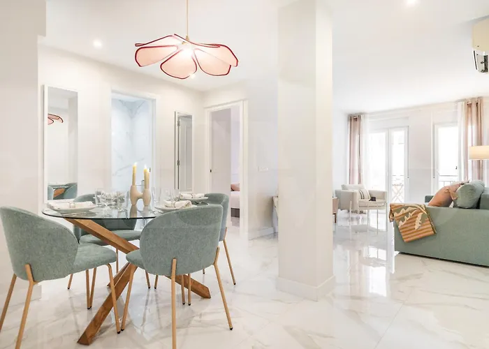 Retreat With Balcony, Steps To Rems Apartment Fuengirola