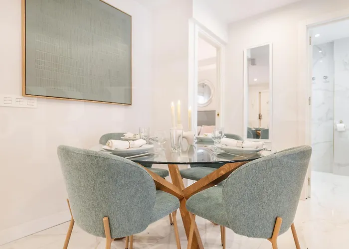 Retreat With Balcony, Steps To Rems Apartment Fuengirola