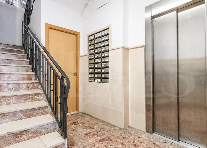 Retreat With Balcony, Steps To Rems Apartment Fuengirola