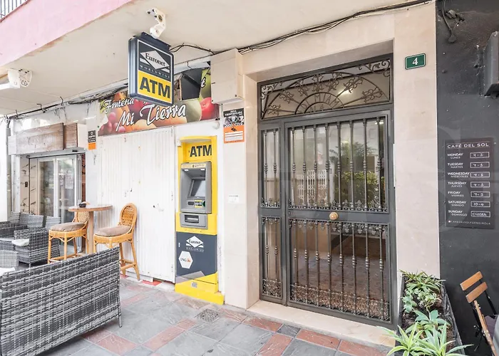 Retreat With Balcony, Steps To Rems Apartment Fuengirola