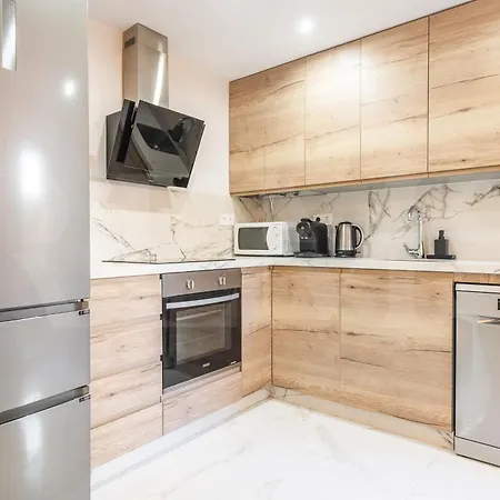 公寓 Retreat With Balcony, Steps To Rems *