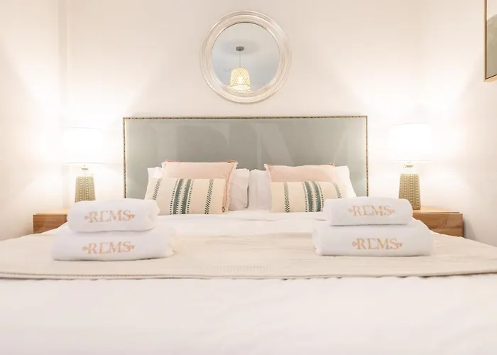 公寓 Retreat With Balcony, Steps To Rems 丰希罗拉