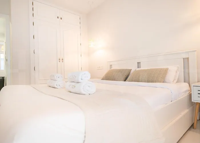 Retreat With Balcony, Steps To Rems 公寓 *