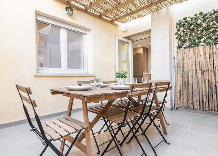 公寓 Retreat With Balcony, Steps To Rems